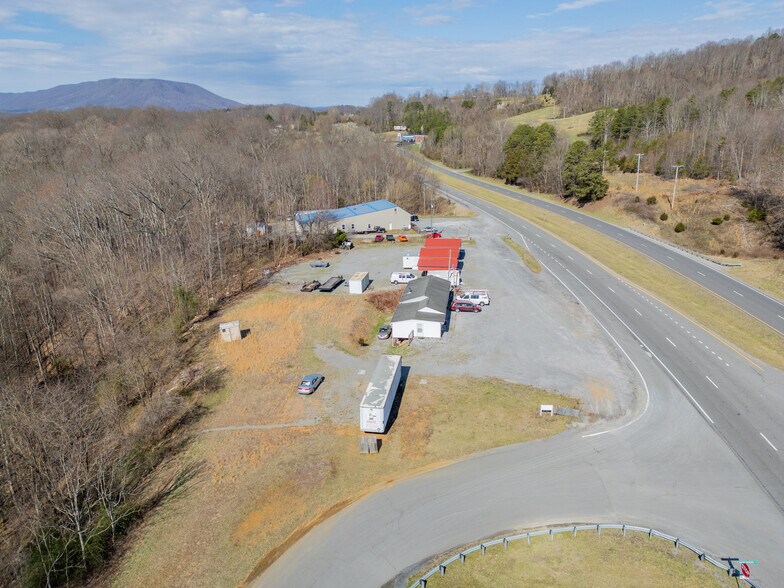 5502 Virginia Ave, Pembroke, VA à vendre - Photo de l’immeuble – Image 2 sur 36