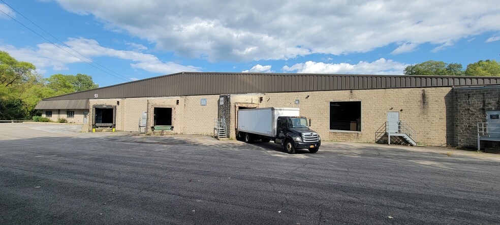 53 Smith Rd, Middletown, NY à vendre - Photo de l’immeuble – Image 3 sur 9