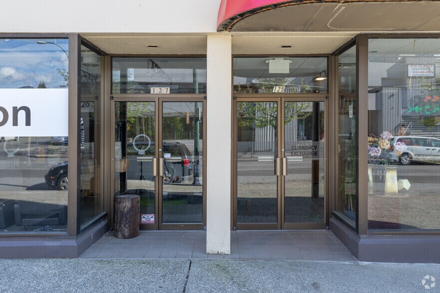 123 15th St E, North Vancouver, BC à louer - Photo de l’immeuble – Image 3 sur 6