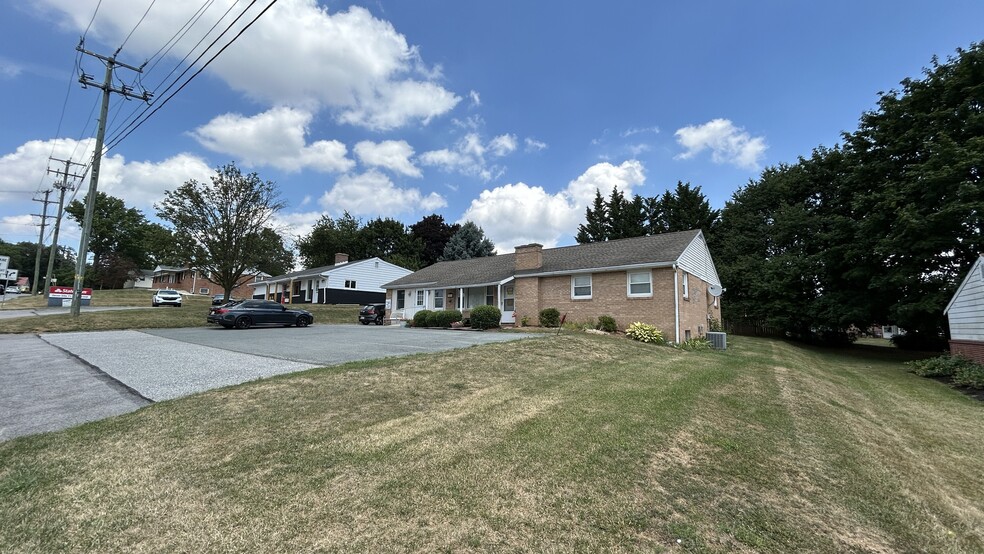 825 Edgewood Rd, York, PA à louer - Photo de l’immeuble – Image 2 sur 19