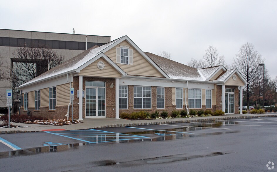 7-10 Wills Way, Piscataway, NJ à vendre - Photo de l’immeuble – Image 3 sur 12