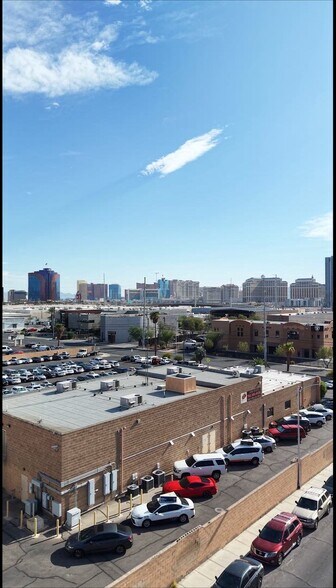 4185 W Tompkins Ave, Las Vegas, NV à vendre - Vidéo sur l’annonce professionnelle – Image 2 sur 46