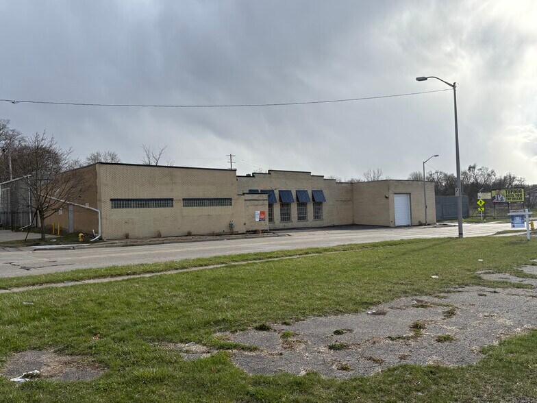 500 Auburn Rd, Pontiac, MI à louer - Photo de l’immeuble – Image 2 sur 8