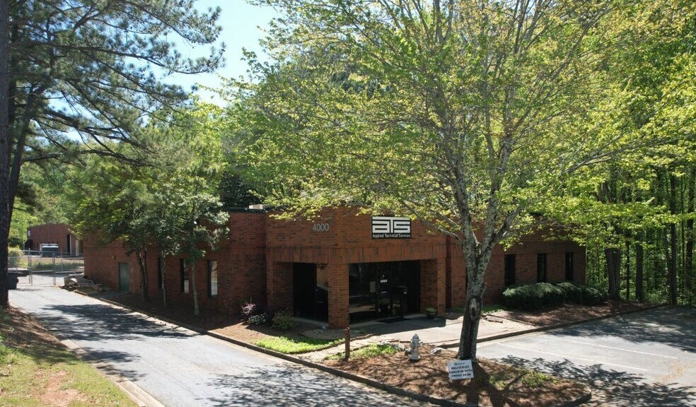 4000 Miller Ct W, Norcross, GA à vendre - Photo de l’immeuble – Image 3 sur 19