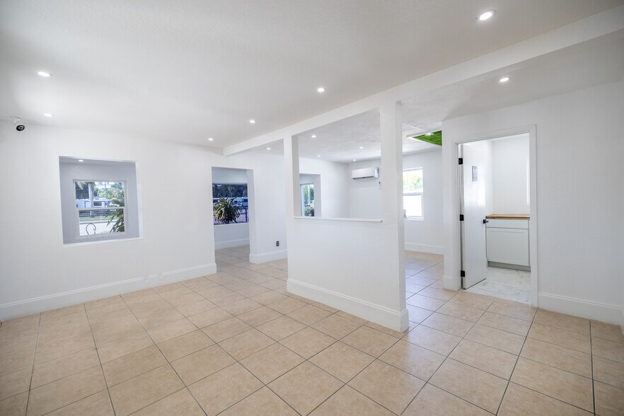 4830 Palm Beach Blvd, Fort Myers, FL à louer - Photo de l’immeuble – Image 3 sur 22