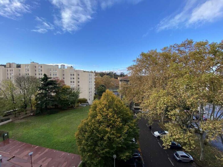 Bureau dans Lyon à louer - Photo de l’immeuble – Image 3 sur 11