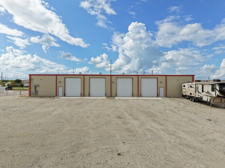 1806 Cimino Dr, Bryan, TX à louer - Photo de l’immeuble – Image 2 sur 11