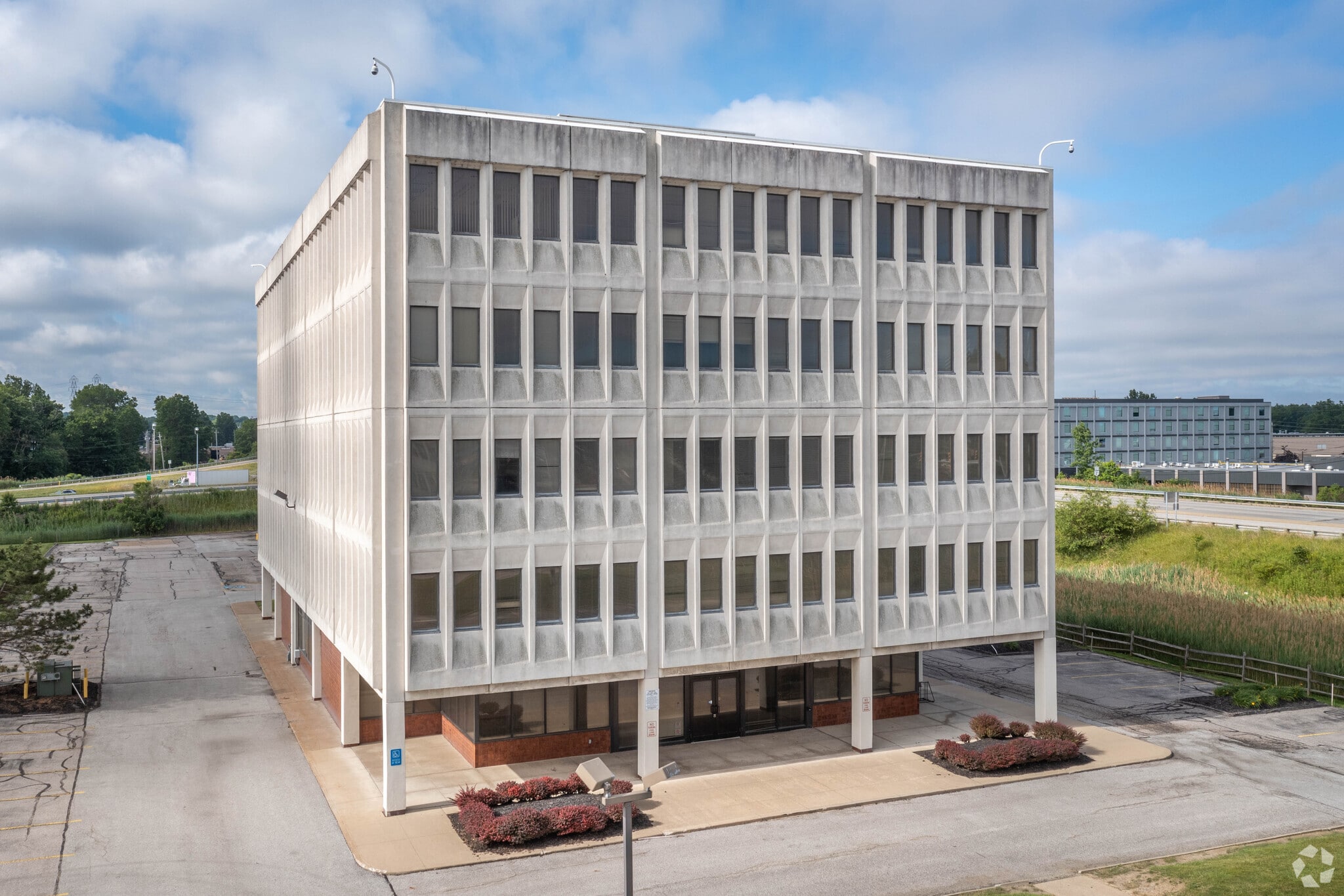 35350 Curtis Blvd, Eastlake, OH à louer Photo principale– Image 1 sur 45