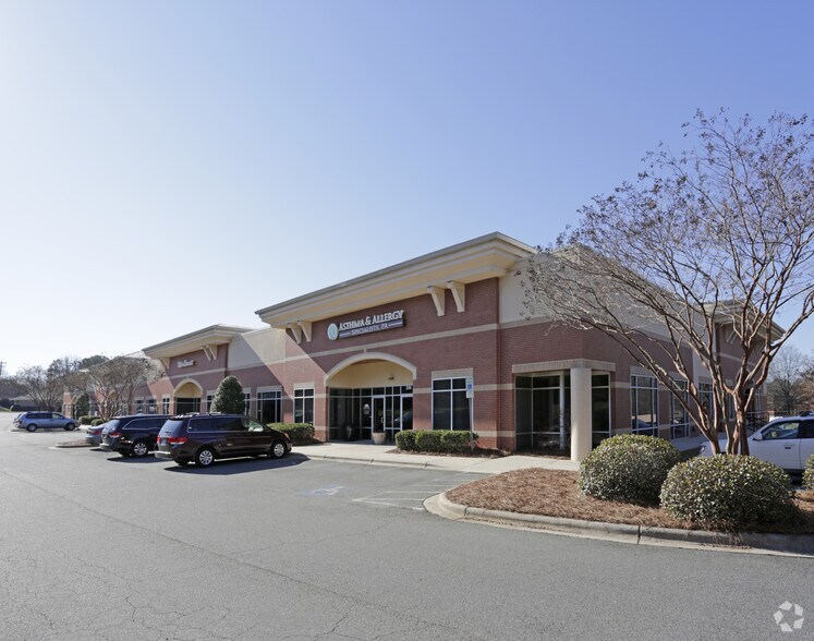 855 Sam Newell Rd, Matthews, NC à louer - Photo de l’immeuble – Image 3 sur 11