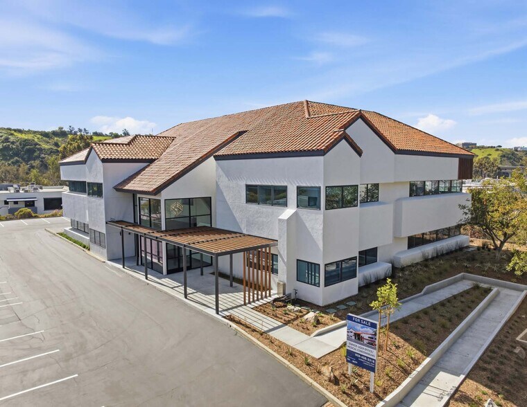 5665 Oberlin Dr, San Diego, CA à vendre - Photo de l’immeuble – Image 1 sur 5