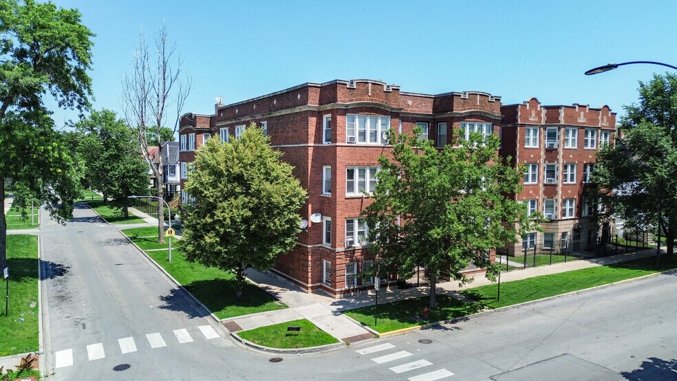 5322 W Washington Ave, Chicago, IL à vendre - Photo de l’immeuble – Image 1 sur 9