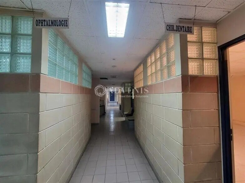 Local commercial dans Saint-Denis à vendre - Photo de l’immeuble – Image 3 sur 12