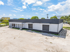 2901 NW 39th St, Miami, FL à louer Photo intérieure– Image 1 sur 12