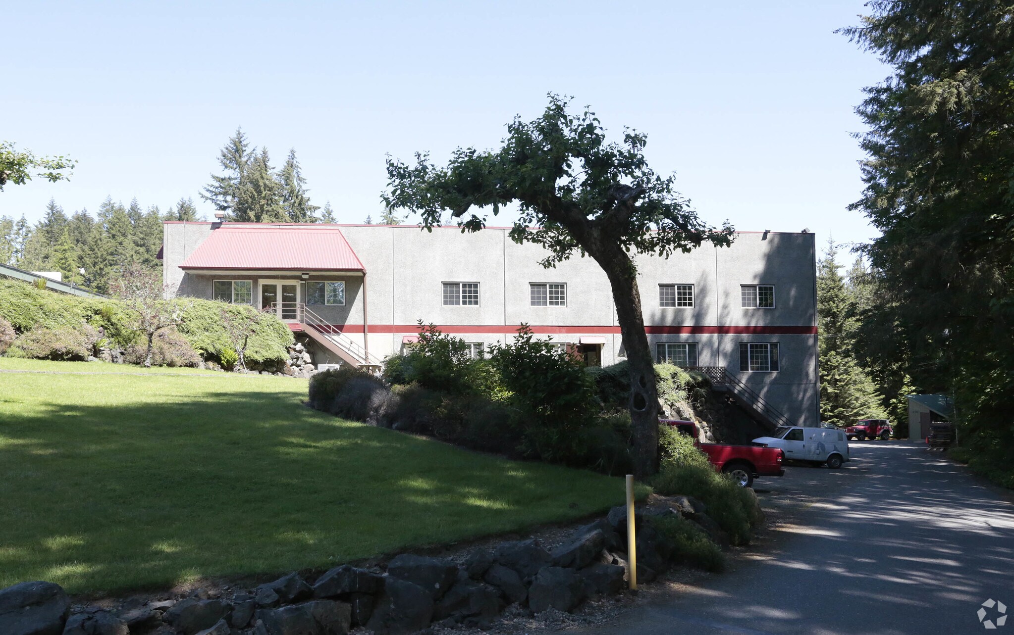 12715 Miller Rd NE, Bainbridge Island, WA à louer Photo principale– Image 1 sur 8
