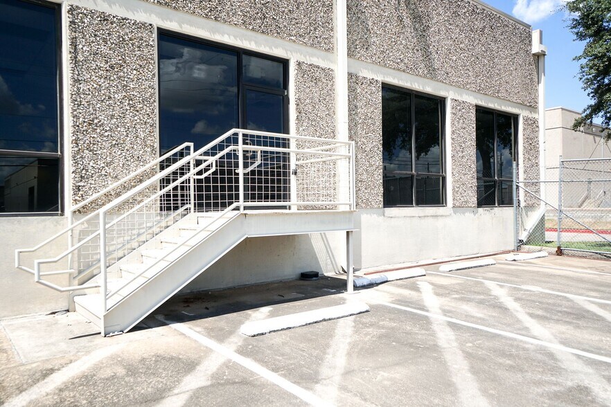 2535 Brockton Dr, Austin, TX à louer - Photo de l’immeuble – Image 2 sur 13