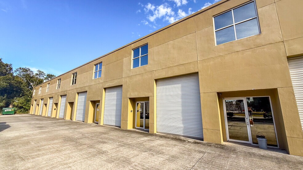 709 Silver Palm Ave, Melbourne, FL à louer - Photo de l’immeuble – Image 2 sur 6