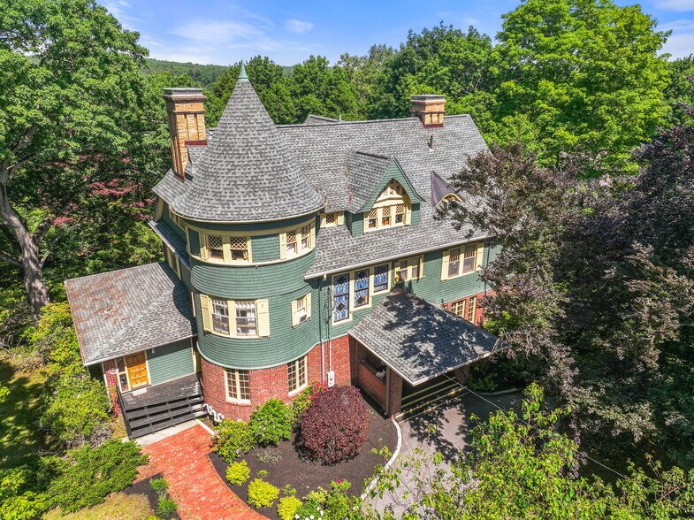 379 Central St, Auburndale, MA à vendre - Photo principale – Image 1 sur 5