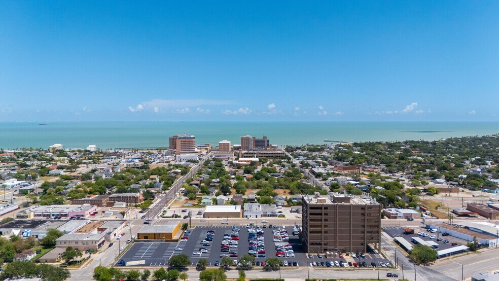 1521 Staples St, Corpus Christi, TX à louer - Photo de l’immeuble – Image 2 sur 8