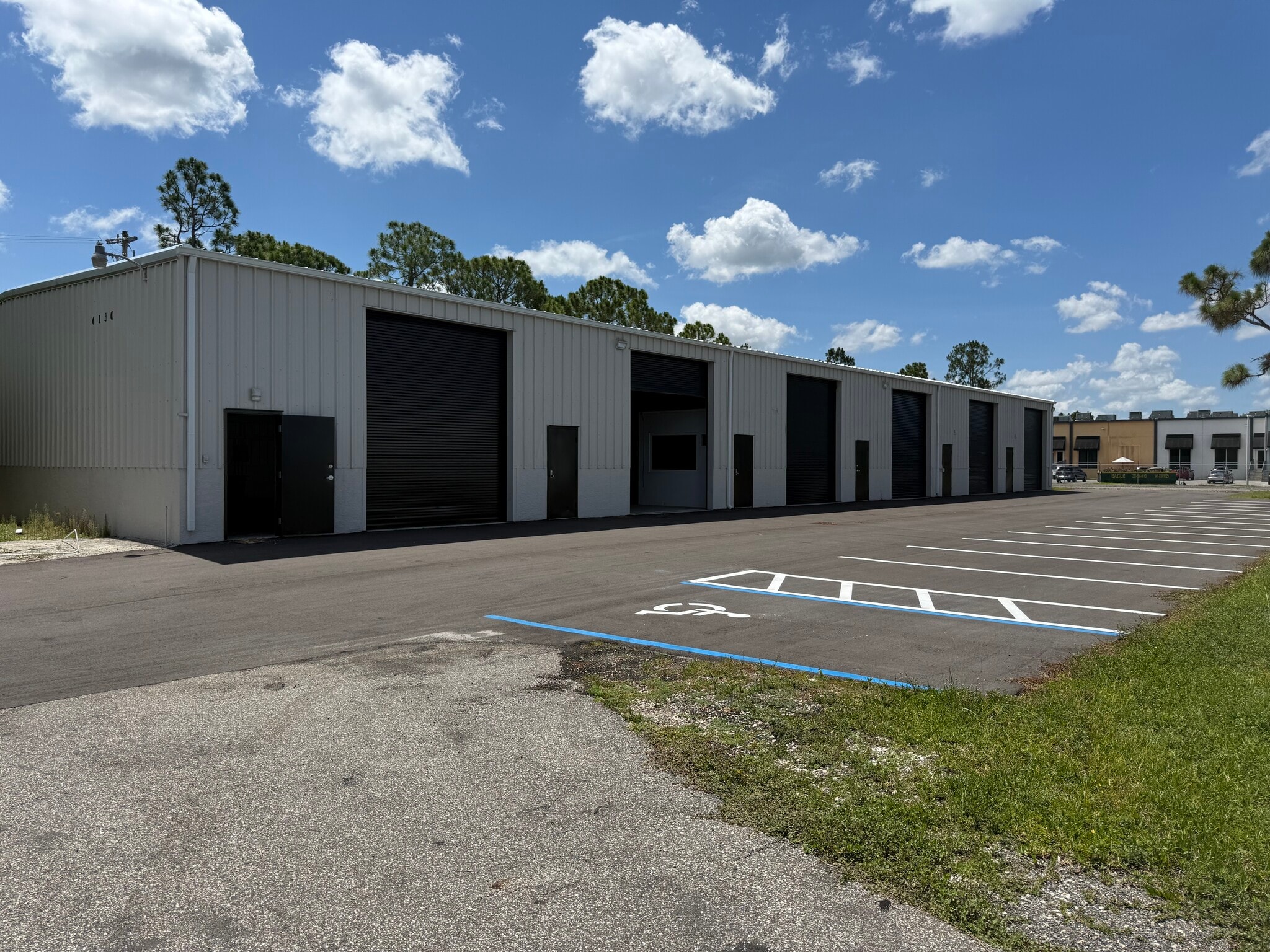 6120 Idlewild St, Fort Myers, FL à louer Photo de l’immeuble– Image 1 sur 5