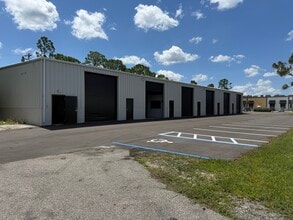 6120 Idlewild St, Fort Myers, FL à louer Photo de l’immeuble– Image 1 sur 5
