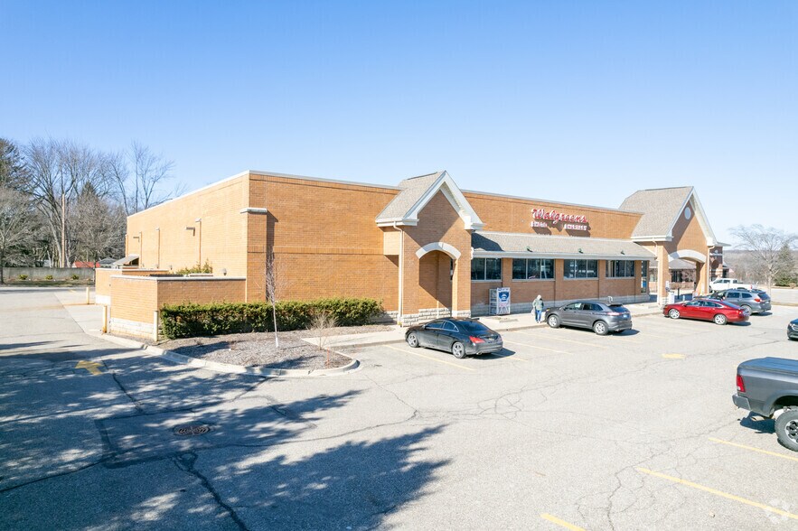 140 S Milford Rd, Milford, MI à vendre - Photo de l’immeuble – Image 2 sur 7