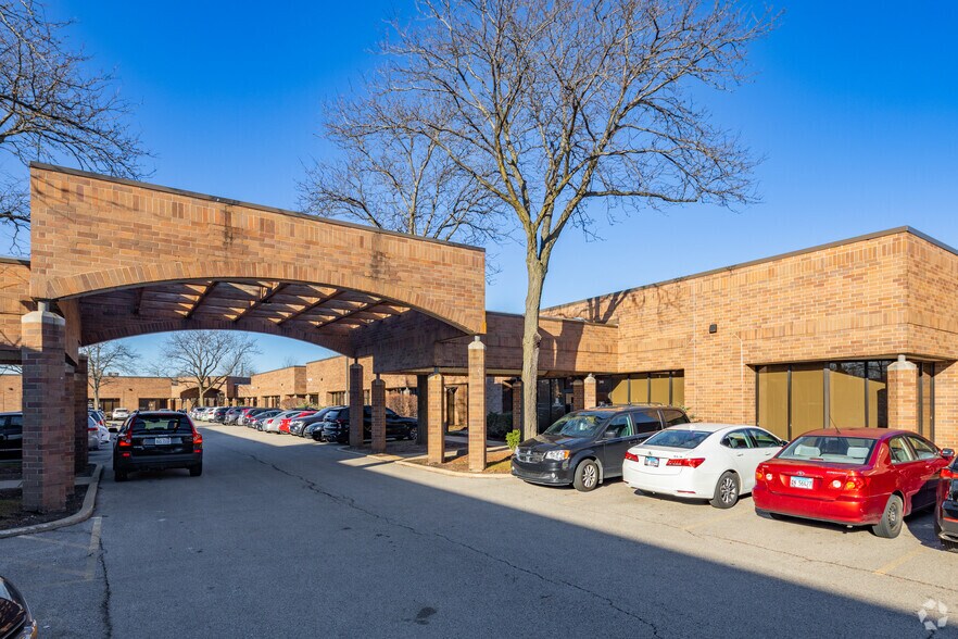 200 E Howard Ave, Des Plaines, IL à louer - Photo de l’immeuble – Image 3 sur 8