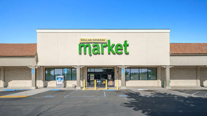 10-80 W Bullard, Clovis, CA à louer - Photo de l’immeuble – Image 2 sur 8