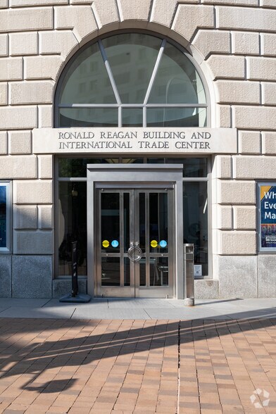 1300 Pennsylvania Ave NW, Washington, DC à louer - Photo de l’immeuble – Image 2 sur 34