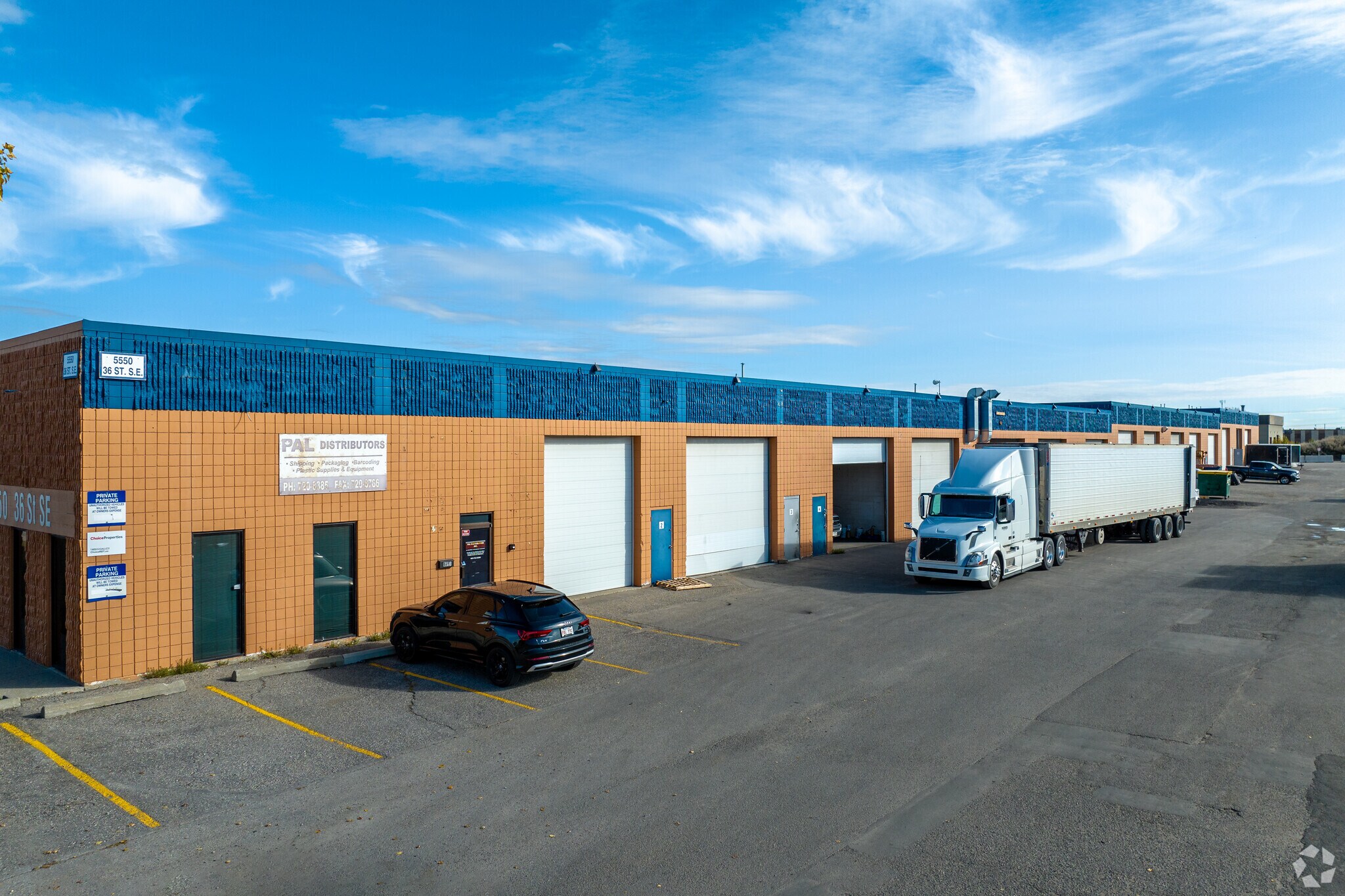 5550 36 St SE, Calgary, AB à louer Photo principale– Image 1 sur 9