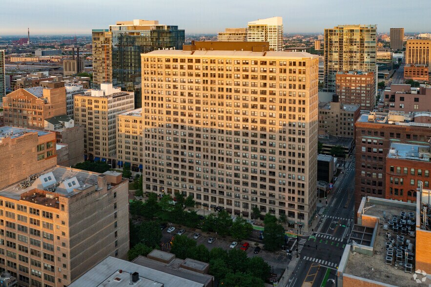 600 S Dearborn St, Chicago, IL à louer - Photo de l’immeuble – Image 2 sur 7