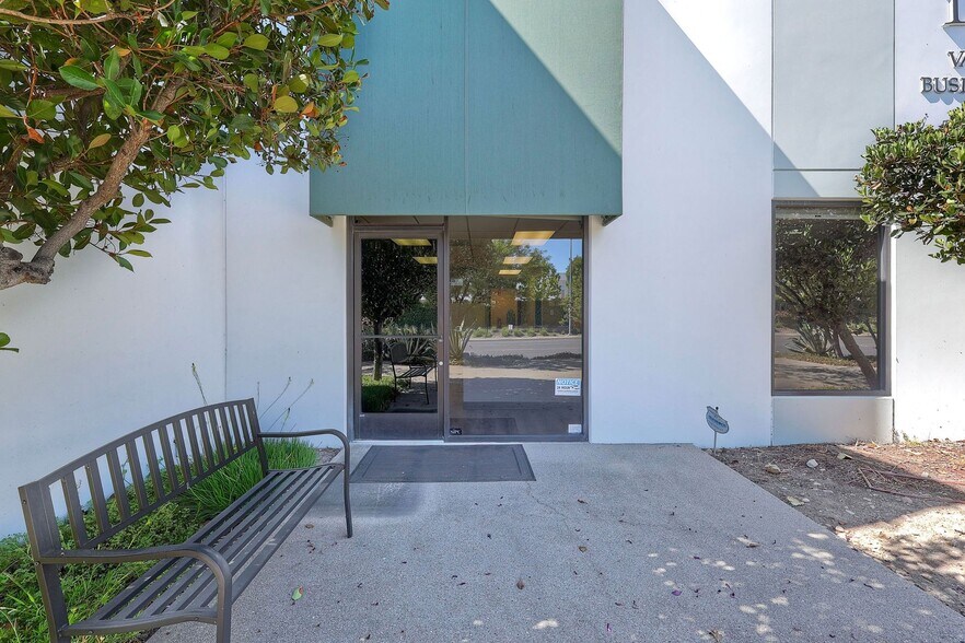 13200 Kirkham Way, Poway, CA à vendre - Photo de l’immeuble – Image 3 sur 15