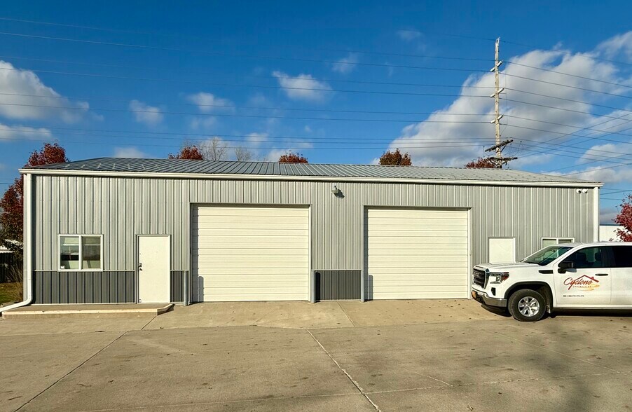 431 Whitney Ave, Ames, IA à vendre - Photo de l’immeuble – Image 3 sur 6
