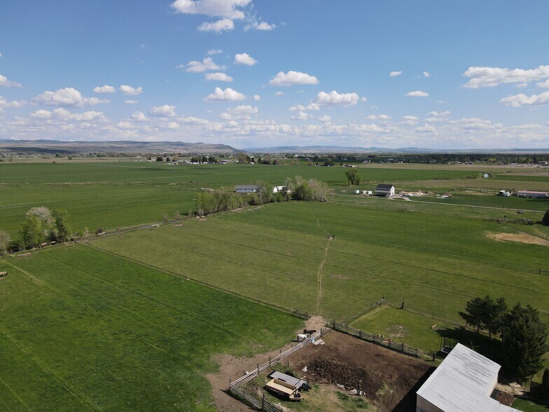 6756 S 2000 W, Rexburg, ID à vendre - Photo de l’immeuble – Image 2 sur 11