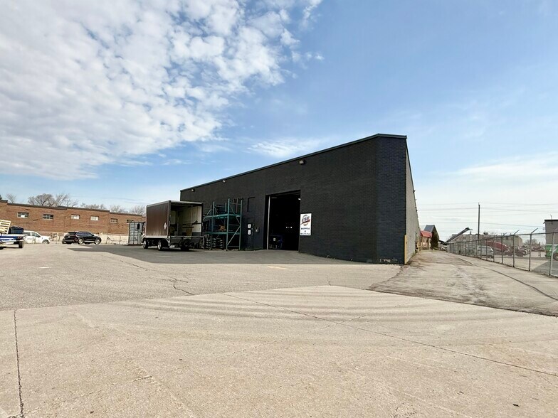 374 Bowes Rd, Concord, ON à vendre - Photo de l’immeuble – Image 2 sur 2