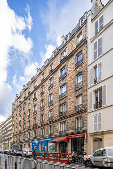 Immeuble residentiel dans Paris à vendre - Photo principale – Image 1 sur 5