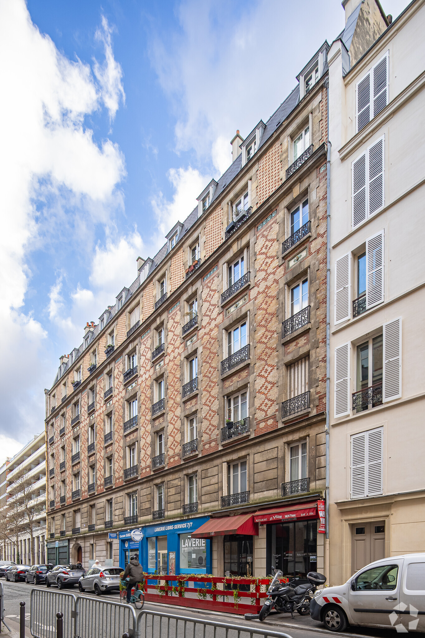 Immeuble residentiel dans Paris à vendre Photo principale– Image 1 sur 6