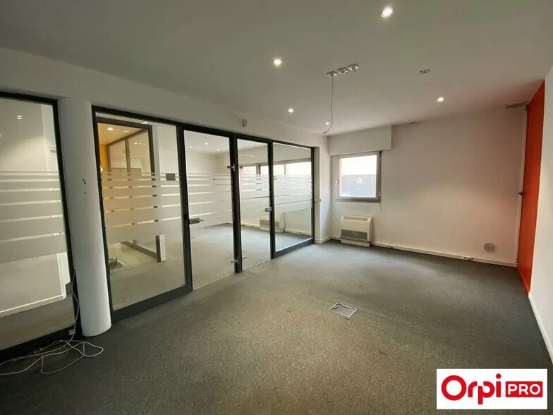 Bureau dans Savigny-sur-Orge à vendre - Photo de l’immeuble – Image 2 sur 7