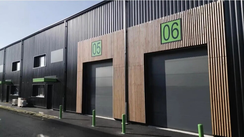 Local d’activités dans Orléans à louer - Photo de l’immeuble – Image 1 sur 8