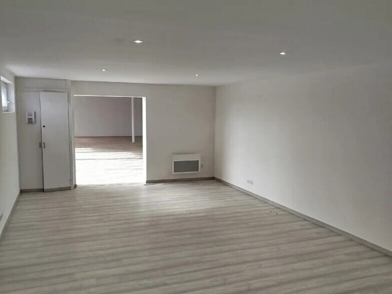 Local d’activités dans Vitry-en-Charollais à louer - Photo intérieure – Image 2 sur 5