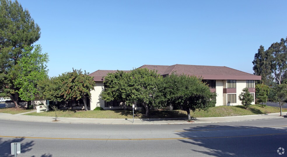 1323 Newbury Rd, Newbury Park, CA à vendre - Photo principale – Image 1 sur 2