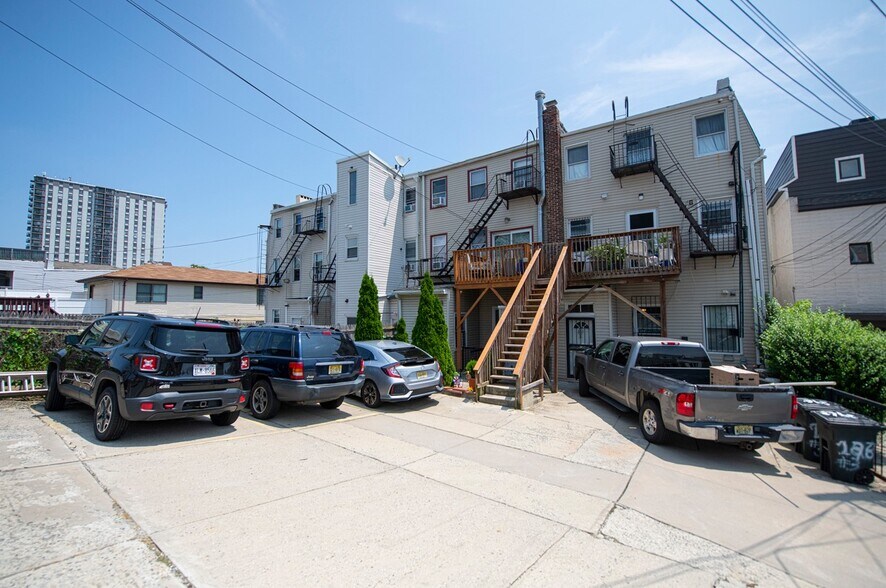 298 Paterson Plank Rd, Jersey City, NJ à vendre - Photo de l’immeuble – Image 2 sur 7
