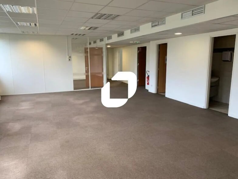 Bureau dans Charenton-le-Pont à louer - Photo de l’immeuble – Image 2 sur 6