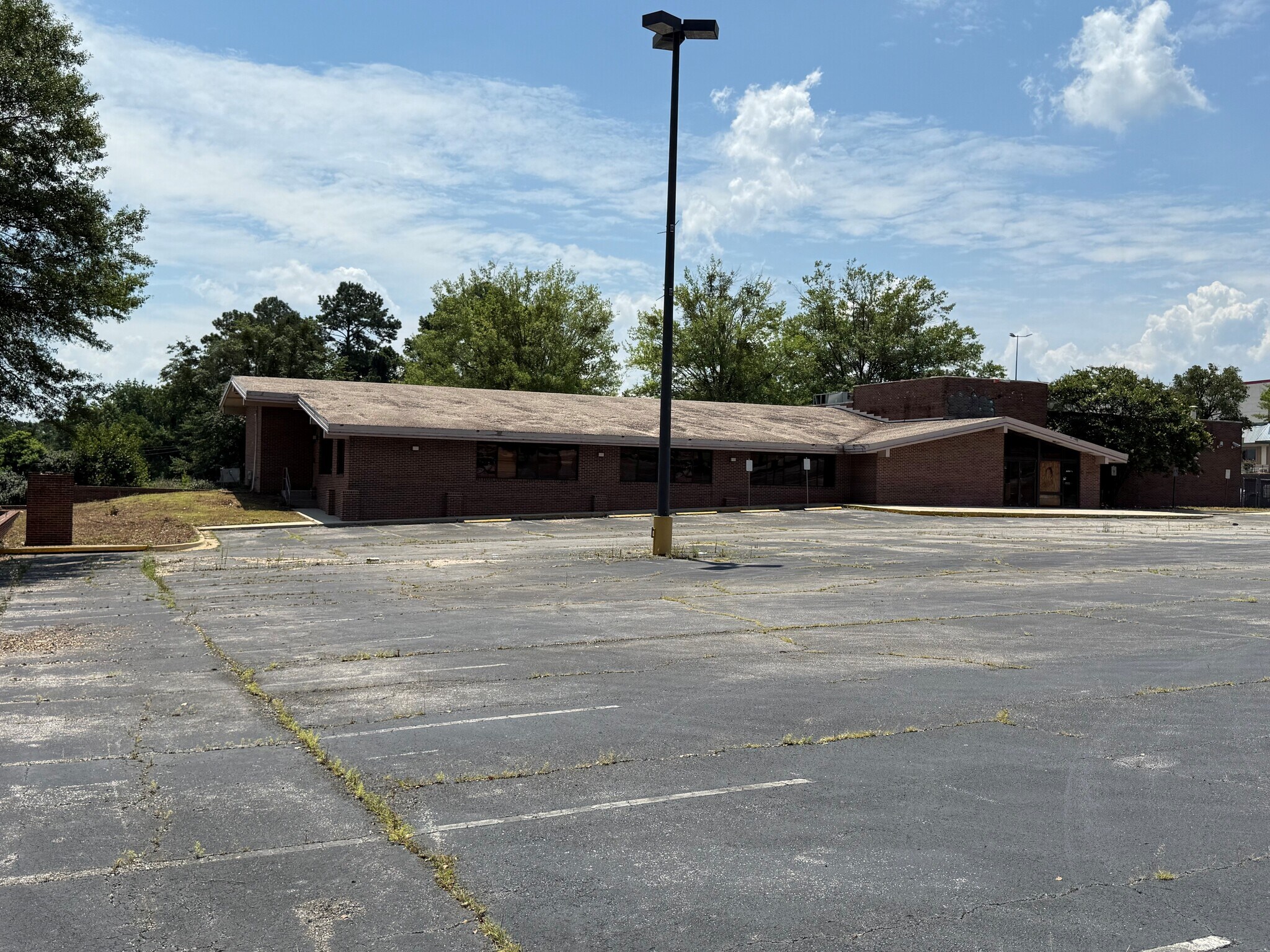 7201 Crestwood Blvd, Birmingham, AL à vendre Photo de l’immeuble– Image 1 sur 8