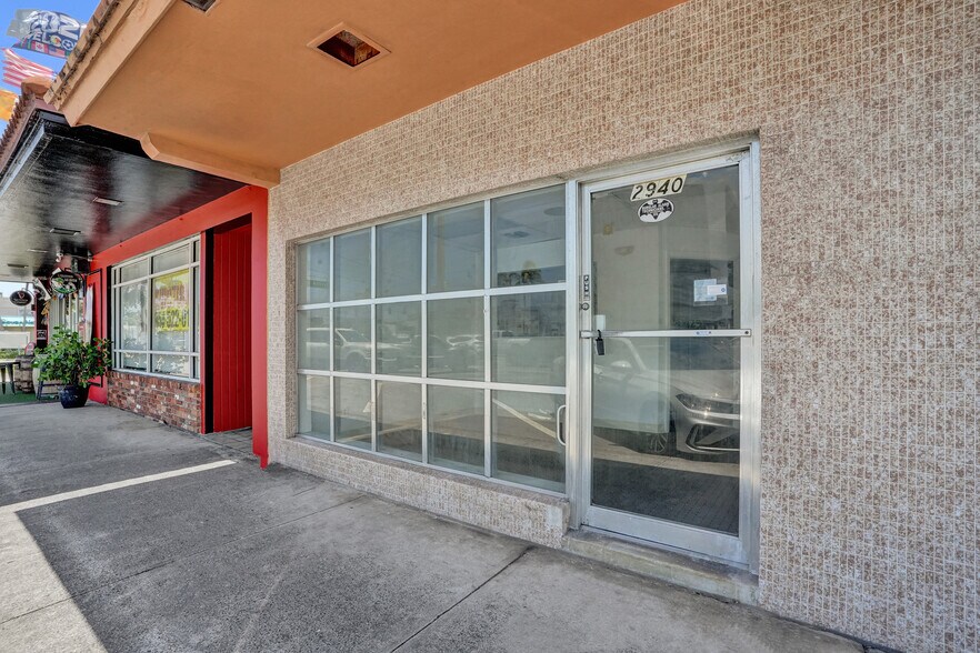 2920-2940 E Commercial Blvd, Fort Lauderdale, FL à louer - Photo de l’immeuble – Image 2 sur 14