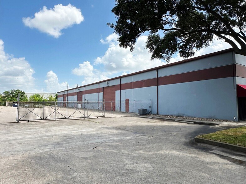 5250 Brittmoore Rd, Houston, TX à vendre - Photo de l’immeuble – Image 2 sur 5