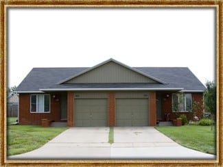 Plus de détails pour 302 N Evergreen Ln, Wichita, KS - Logement à vendre