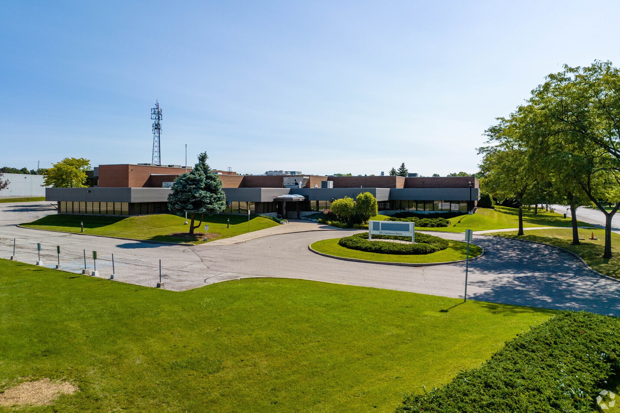 1851 Sandstone Mnr, Pickering, ON à louer Photo principale– Image 1 sur 14