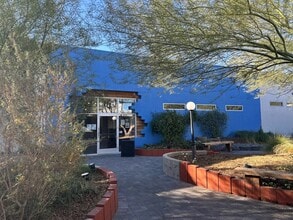 1025 S 1st St, Las Vegas, NV à louer Photo de l’immeuble– Image 2 sur 8