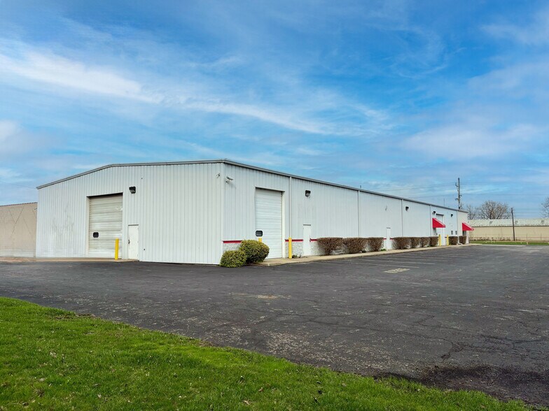1575 N Bendix Dr, South Bend, IN à vendre - Photo de l’immeuble – Image 3 sur 14