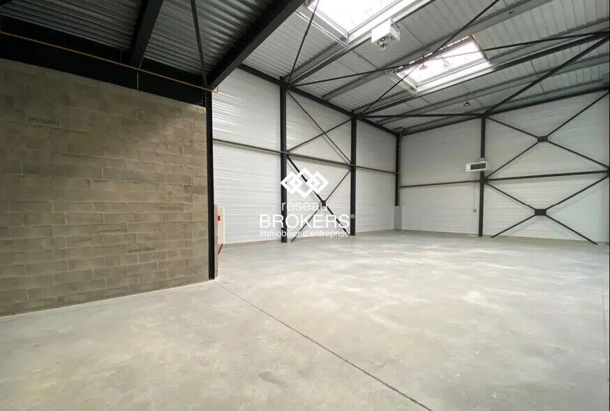 Industriel/Logistique dans Marines à vendre - Photo de l’immeuble – Image 2 sur 8